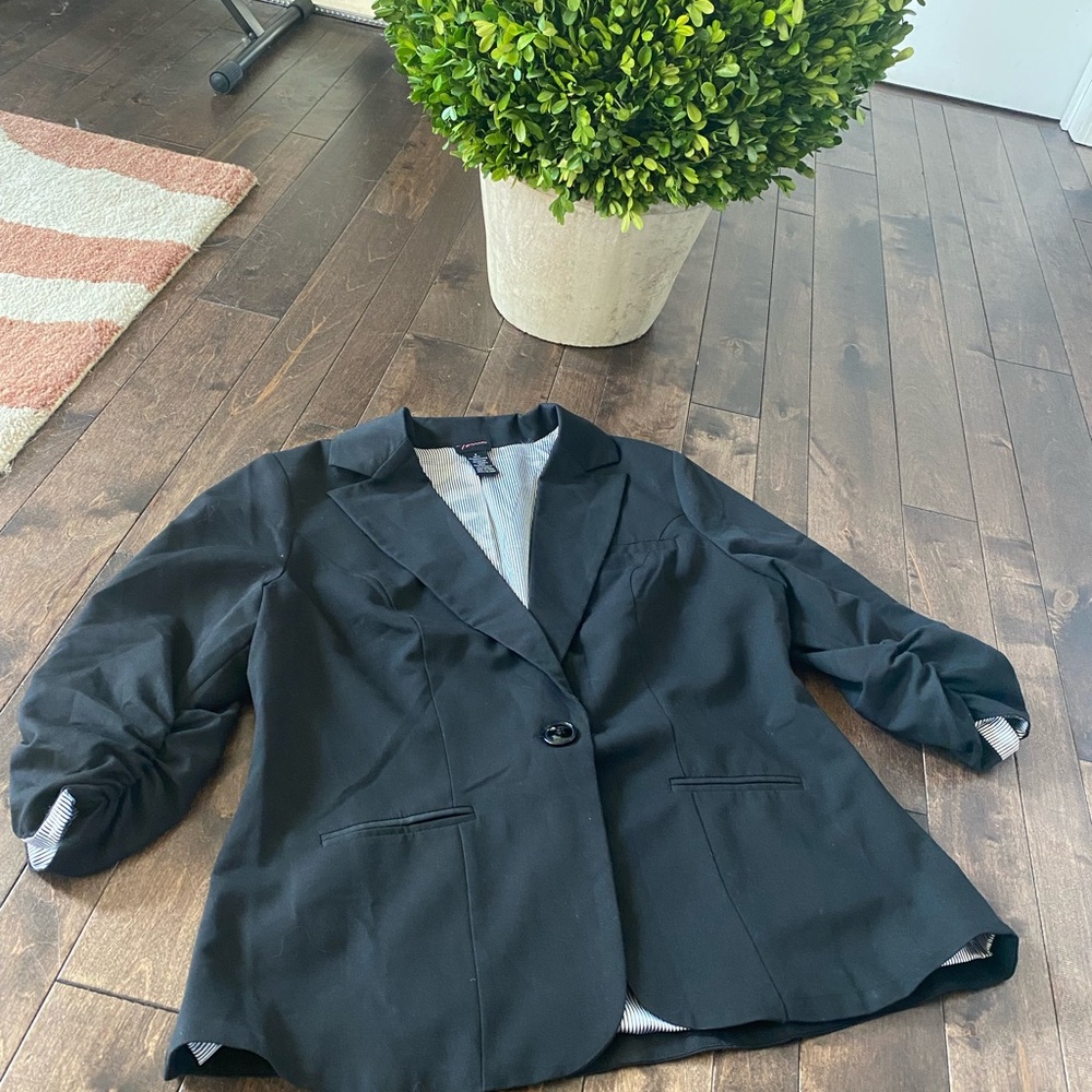 TORRID 0(12) Classic Black Women's Blazer EUC